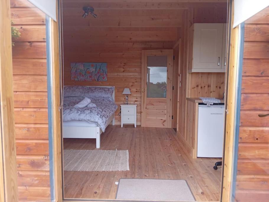 Ceaser'S Cabin Is A Cosy 1 Bedroom Cabin Lahinch Exterior photo